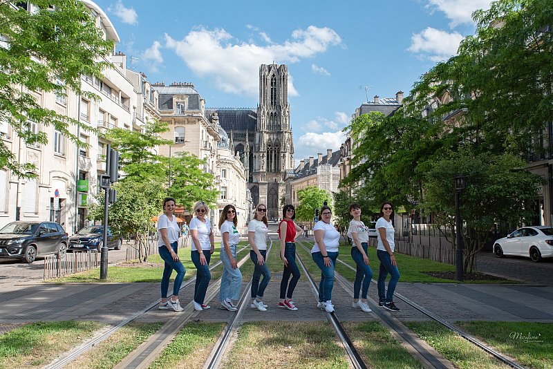 ENTERREMENT DE VIE DE JEUNE FILLE